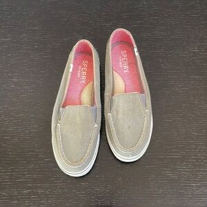 Sperry women’s size 6 slip on shoes